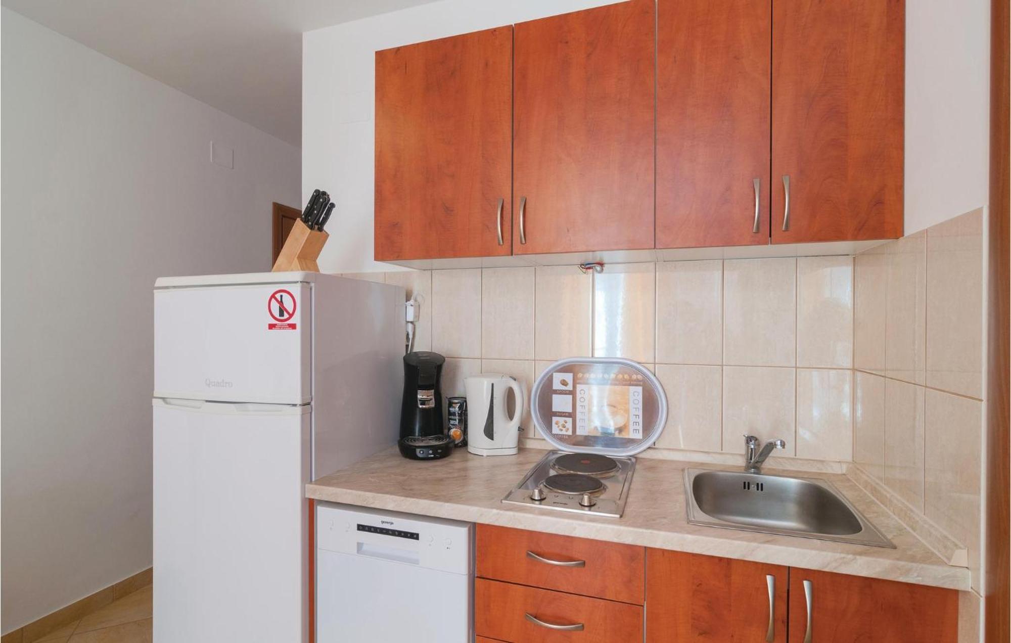 Cozy Apartment In Supetar With Kitchen Exterior photo